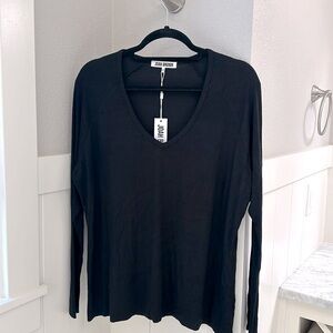 NWT JOAH BROWN V NECK  LONG SLEEVE TEE WITH RAW HEM ONE SIZE BLACK